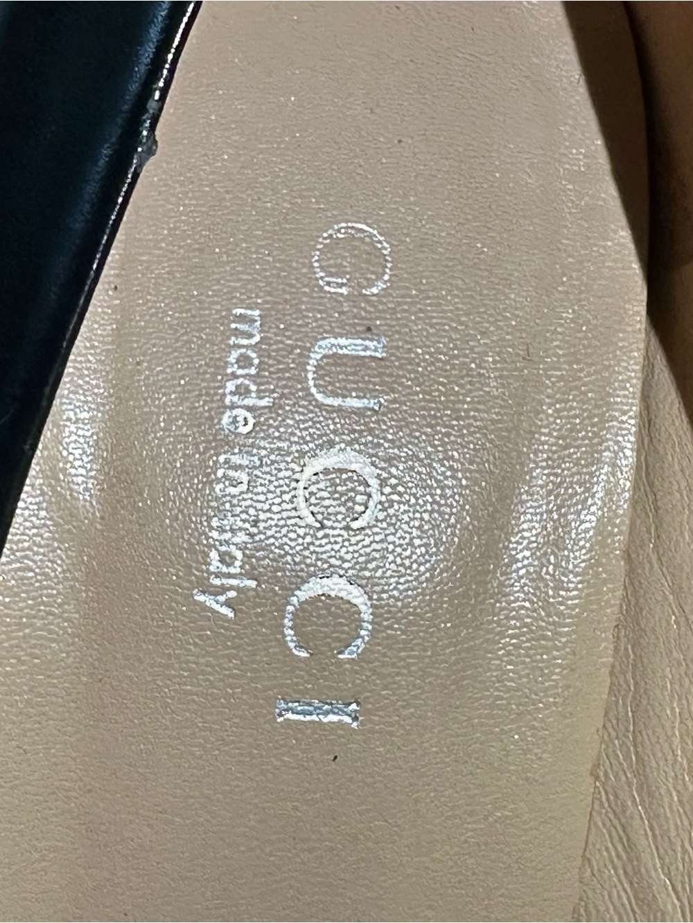 Gucci G Logo Black Patent Leather Open-Toe Pumps - Picture 6 of 10